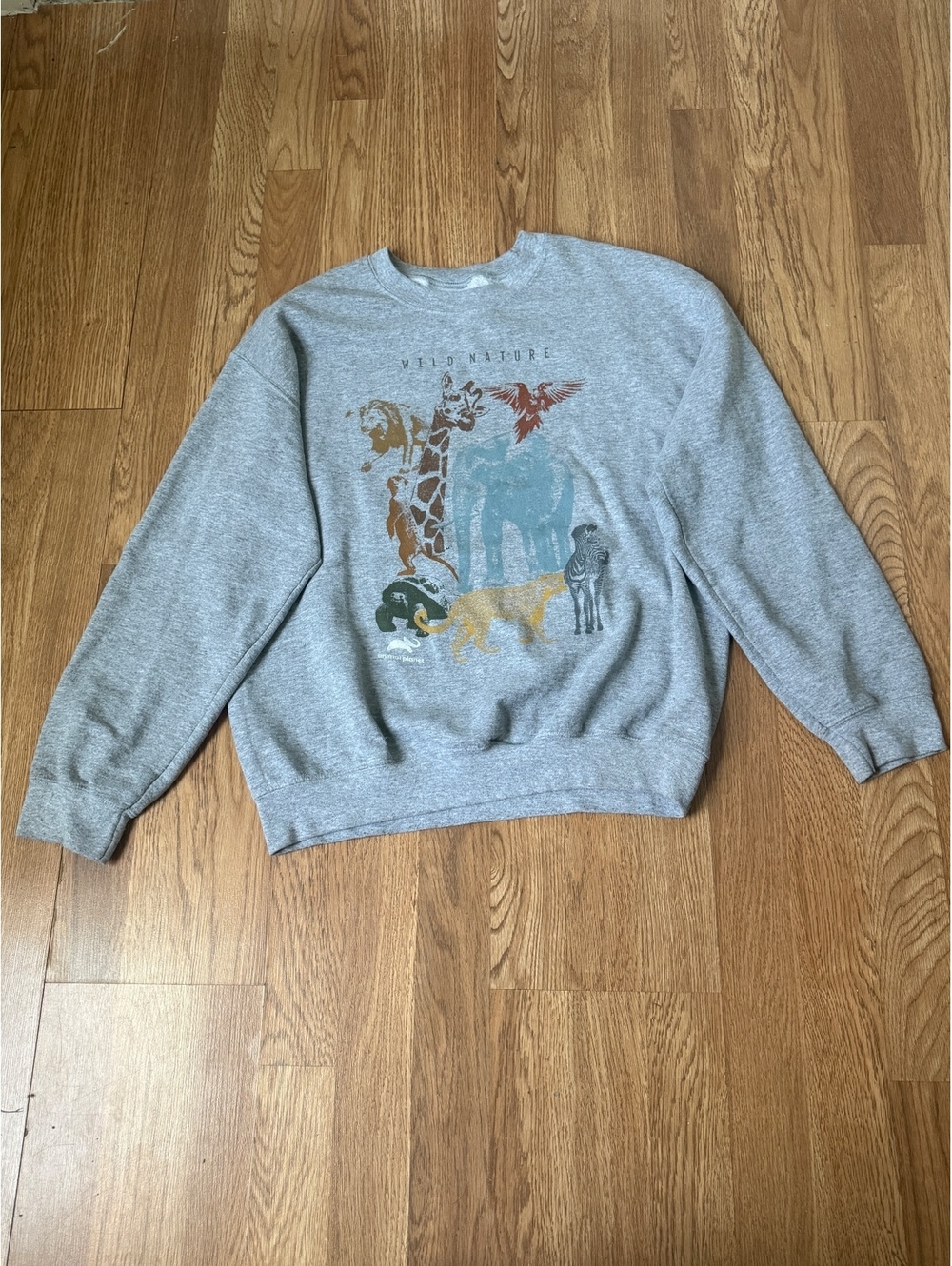 Animal Planet Wild Nature Graphic Sweatshirt Medium